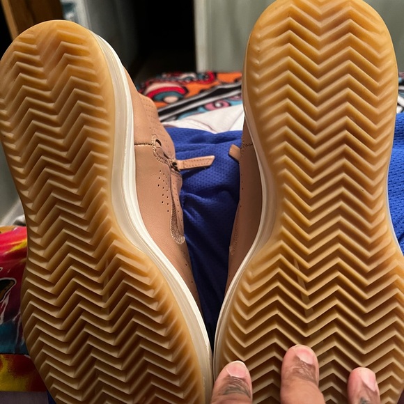 These are some really soft shoes, Nikes - Picture 6 of 7